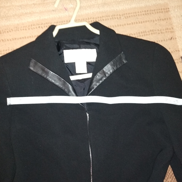 Doncaster long sleeve jacket with front pockets - Picture 2 of 5